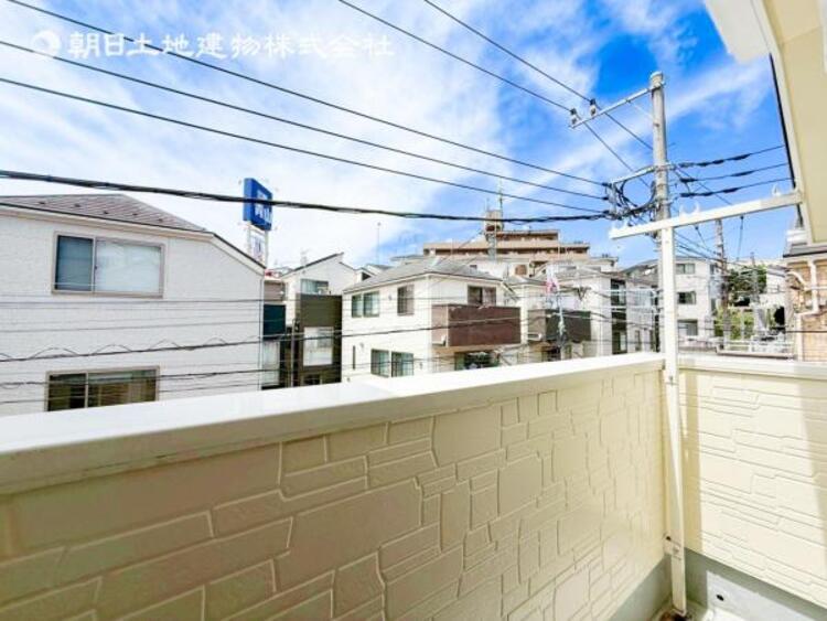 その他 【バルコニー】思わず大きく深呼吸したくなるバルコニー！空が青く、近く、広く感じる事が出来ます。 
