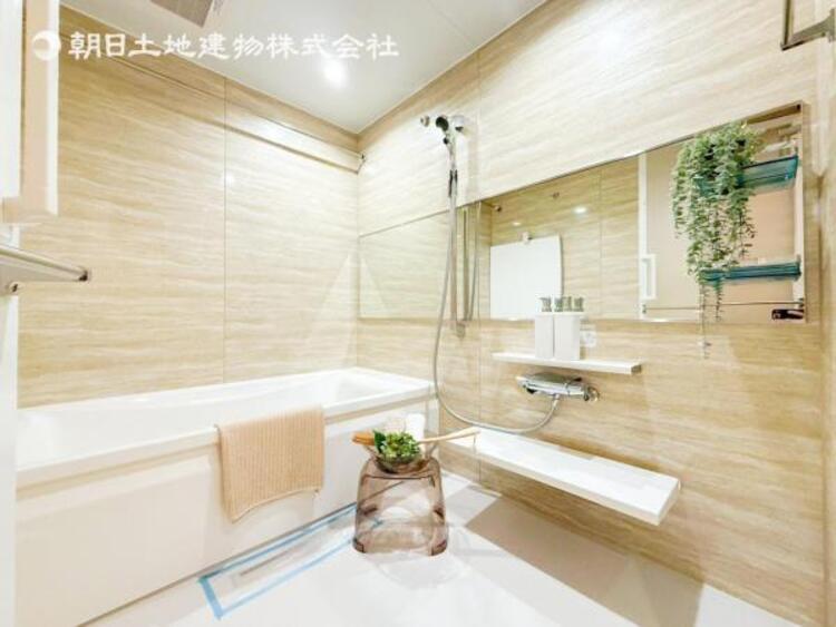 風呂 【浴室】使いやすい最新システムバスににリフォーム済みです。ご入居時から気持ちよくお使いいただけます。 