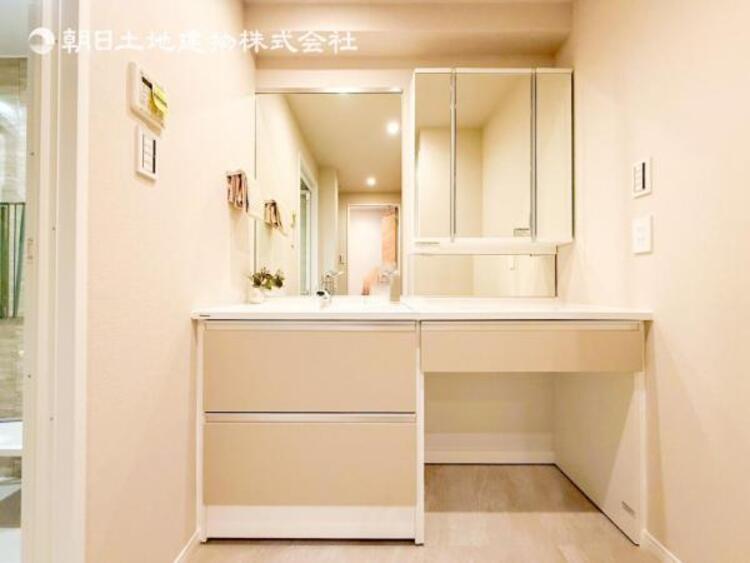 洗面 【洗面・脱衣所】使いやすい最新の洗面台にリフォーム済みです。ご入居時から気持ちよくお使いいただけます 