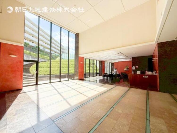 エントランス 【エントランス】重厚感の溢れるエントランスはマンションの顔！帰宅時、来客時に誇れる空間を演出します！ 