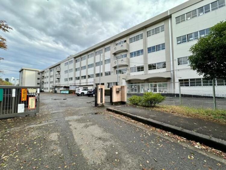 周辺 八王子市立南大沢中学校まで550ｍ