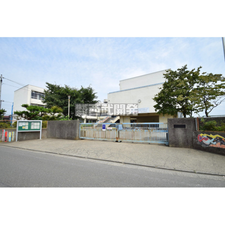 周辺 第二中学校(約180m)
