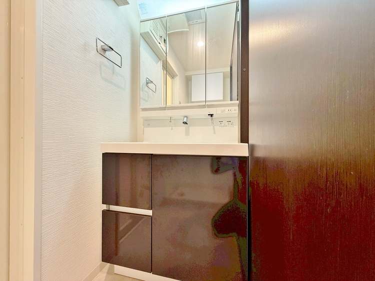 洗面 何かと物が増える場所だからこそ、スッキリと見映えの良い空間に。