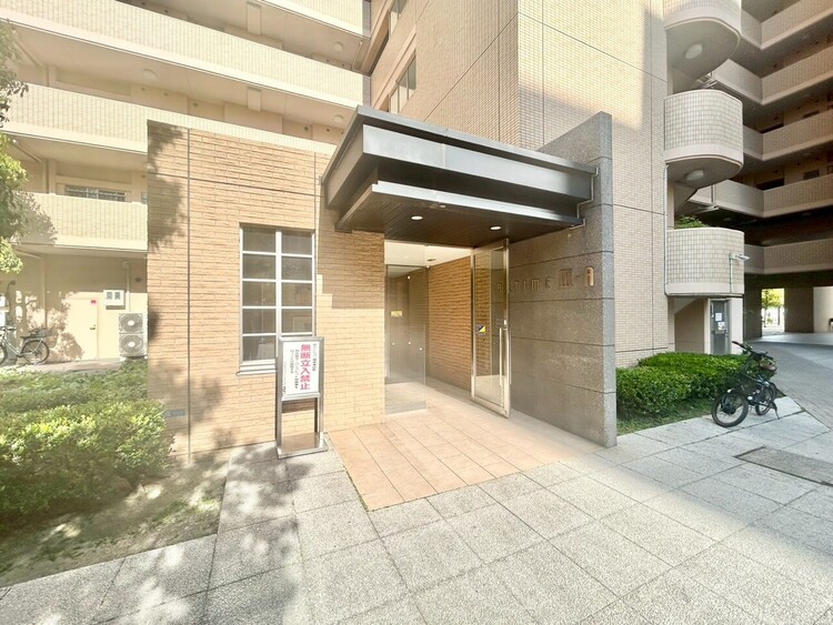 その他 上質感漂う玄関アプローチです。