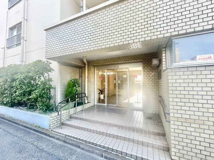 その他 上質感漂う玄関アプローチです。