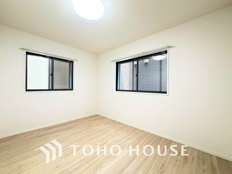 内装 採光もある洋室は、くつろぎのひと時を過ごすのにぴったり