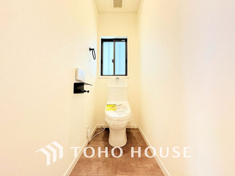トイレ 白いクロスにより清潔感のあるトイレ