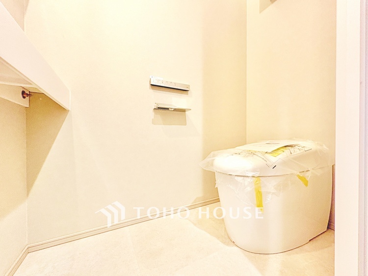 トイレ 【トイレ】落ち着いた空間に仕上がっており快適にご使用できそうです。