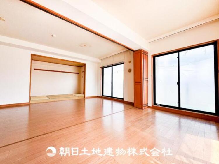 居間 【リビング】何気なく過ぎる時でさえも上質なひと時となる快適な空間を目指しております。