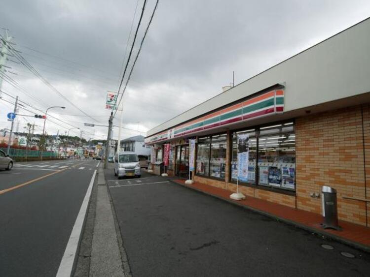 周辺 セブンイレブン成瀬店まで約642ｍ