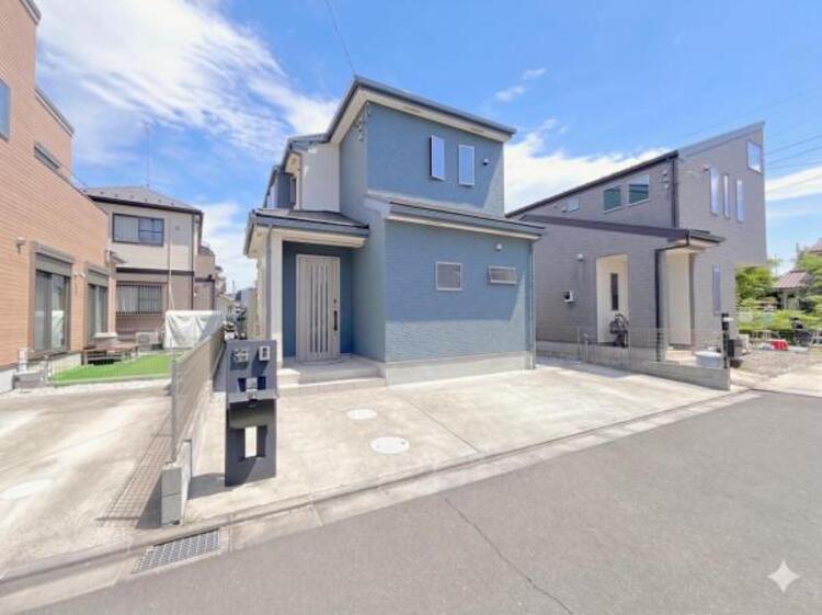 外観 小・中学校まで徒歩4分、子育て世代にもおすすめの穏やかな住環境です。