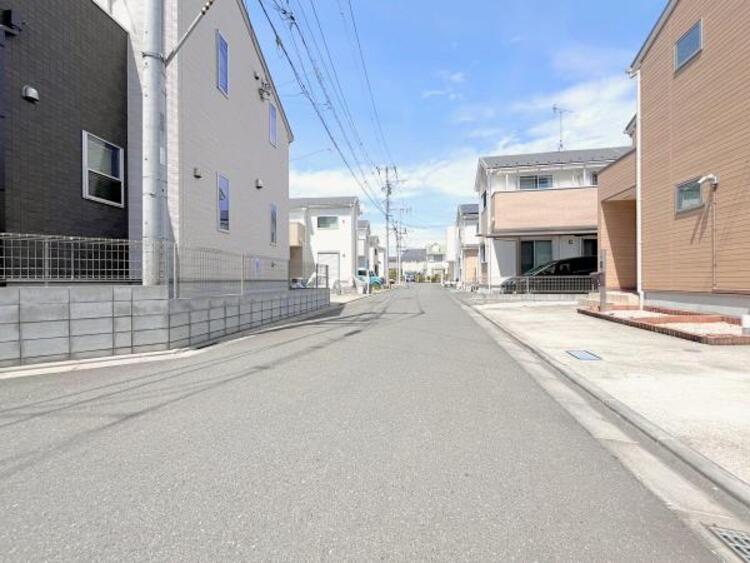 外観 コンビニまで徒歩4分、スーパーも徒歩8分。暮らしの利便性に長けた立地です。