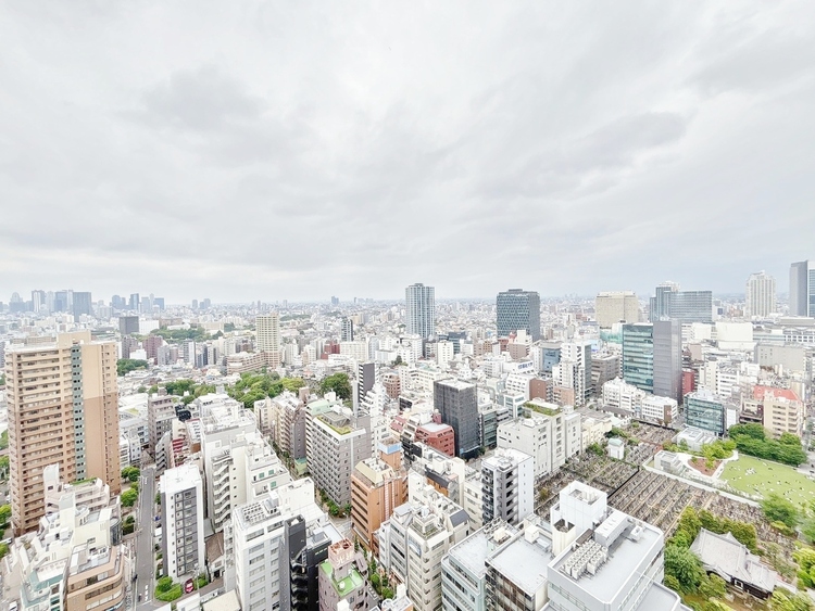 バルコニー 窓を開けると広がる青空。心をリフレッシュして日々を過ごしていきましょう。