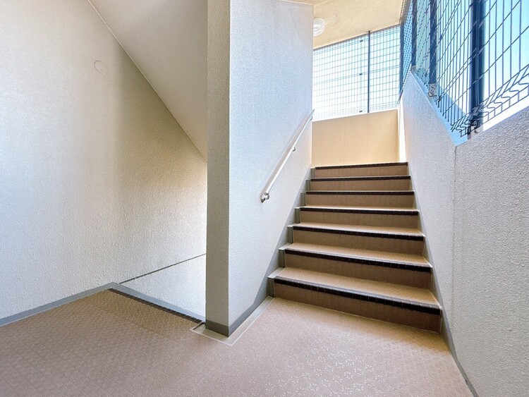 駐車場 大切に管理されてきたマンションならではの、良好な管理体制が伺えます。