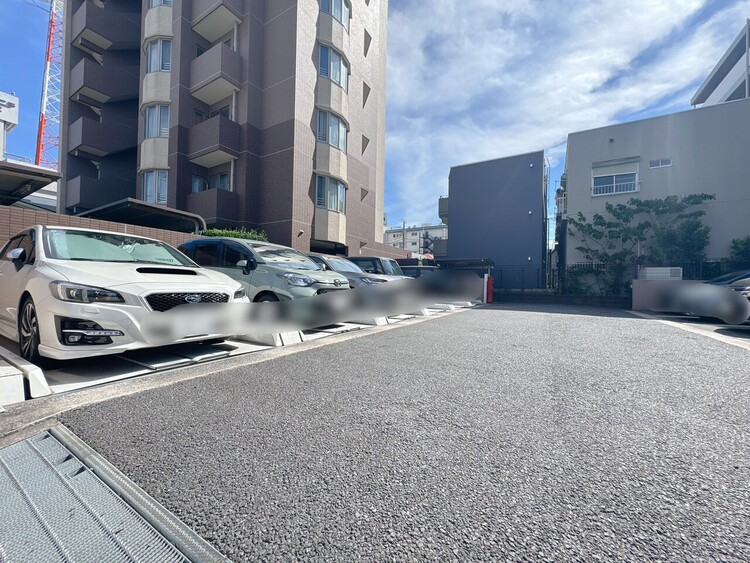 駐車場 本物件の駐車スペースです。車種制限のある場合もございますので、お気軽にお問い合わせくださいませ。