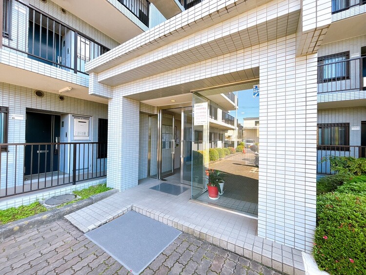 エントランス 外と内をつなぐエントランスは、まさに顔となる場所。