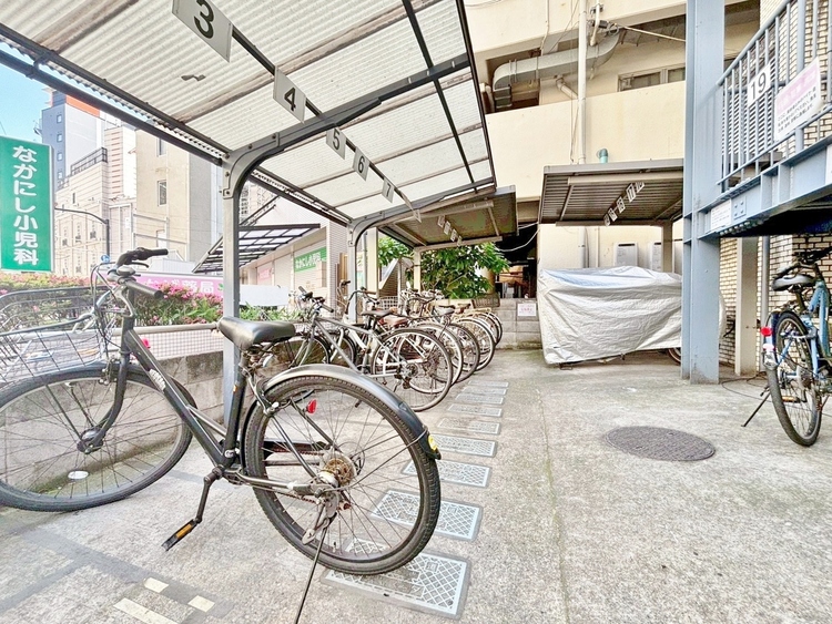 設備 きちんと整備された駐輪場。住む方の心遣いが感じられます。