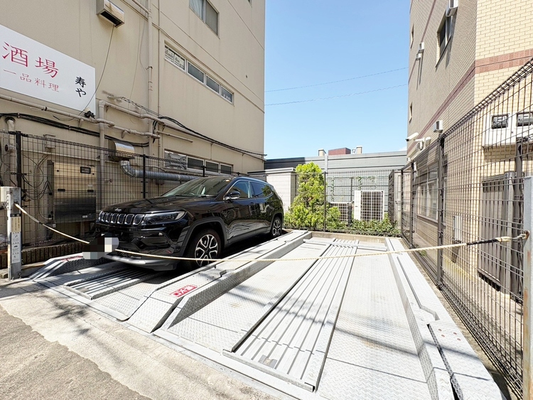 駐車場 本物件の駐車スペースです。車種制限のある場合もございますので、お気軽にお問い合わせくださいませ。