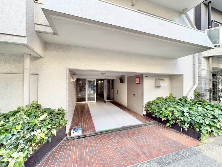 その他 上質感漂う玄関アプローチです。