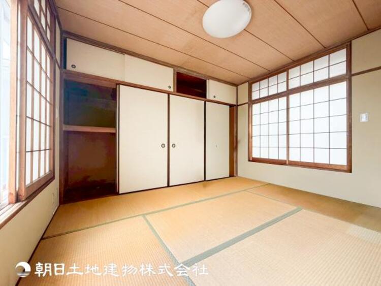 内装 【和室】和室には押し入れ、小さいながらも床の間もある上質な雰囲気を大切にした空間。思いのままにゴロンと横になってください