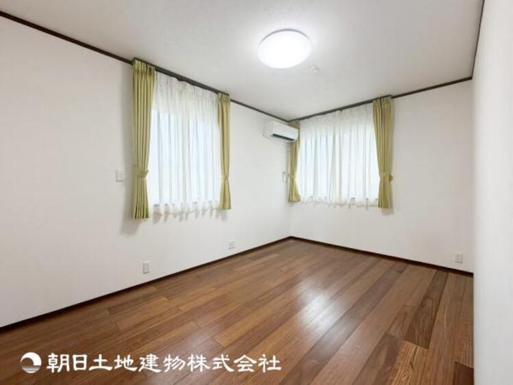 内装 【洋室】一人時間を快適にすごせるように、落ち着いて過ごせる癒しと寛ぎの空間が欲しい。そんな願いを叶えました。