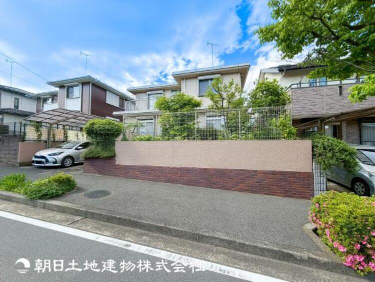 外観 【外観写真】家族の色を映し出す洗練された邸宅は、ずっと輝き続けながらいつしか街の風景に溶け込んでいきます。