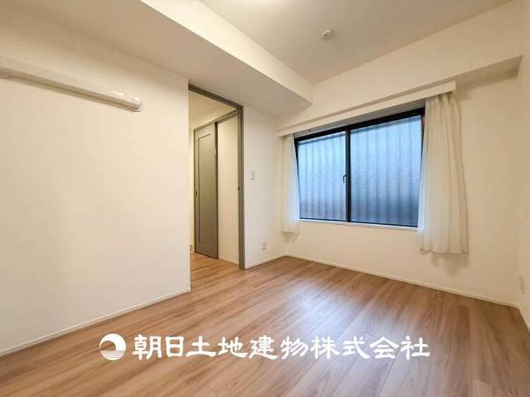 内装 【居室】設計者のセンスが求められる大切な空間だからこそ、落ち着いて過ごせる癒しと寛ぎの空間が欲しい。そんな願いを叶えました。