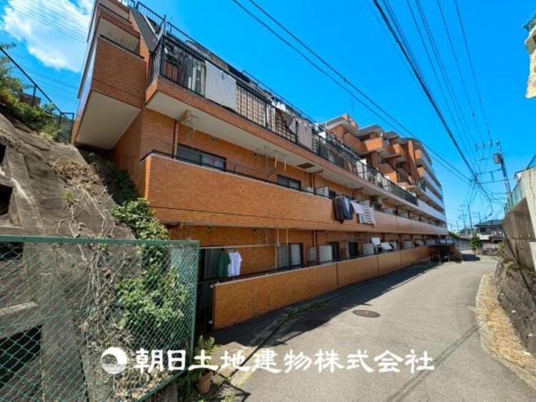 外観 【外観写真】家族の色を映し出す洗練された邸宅は、ずっと輝き続けながらいつしか街の風景に溶け込んでいきます。