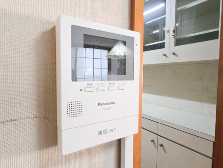 設備 【設備】お客様のお顔が確認出来るので、セキュリティ対策にも最適のモニター付きインターホン。