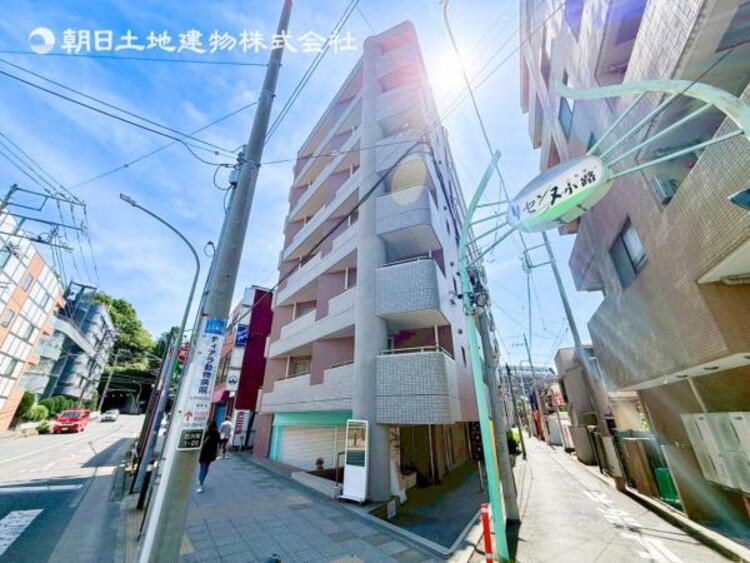 外観 住みやすさとデザイン性を両立させた欲張りな住宅が登場しました　相反しがちなことが相互作用でより良質に！本物だけが表現することができる質の高い機能美はよきものをつなげた古くからの伝統と最新技術の結晶です																			 