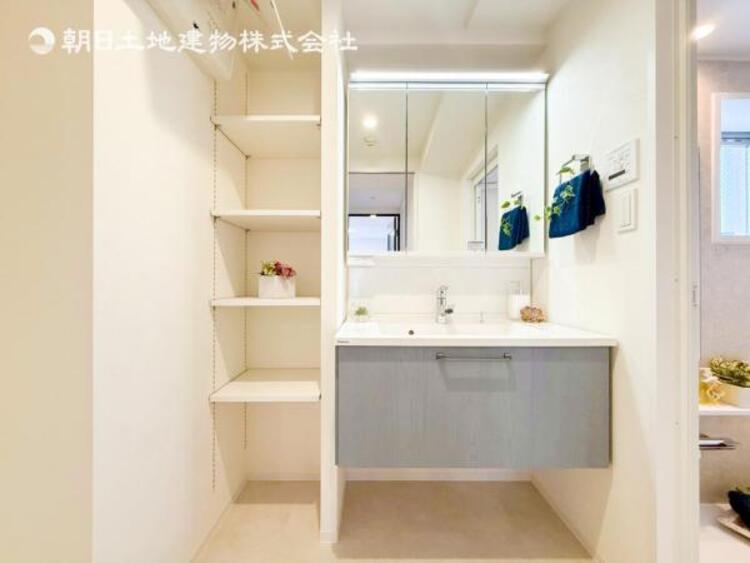 洗面 使用頻度の高い場所だからこそ便利な空間に。多人数での使用も考えた便利な空間です 