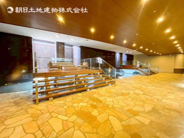 エントランス 【エントランス】重厚感の溢れるエントランスはマンションの顔！帰宅時、来客時に誇れる空間を演出します！ 