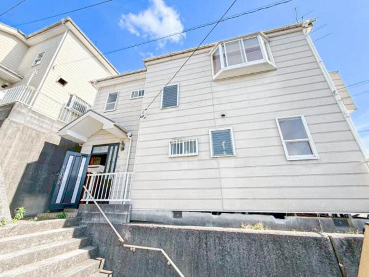 外観 毎日のお散歩も楽しく緑に恵まれた静かな住環境となります！！！伸び伸びスローライフを叶えてくれる物件！自然豊富な季節の移ろいを身近に感じられる環境は空間に彩りを添えておしゃれな住空間を作り上げます！ 