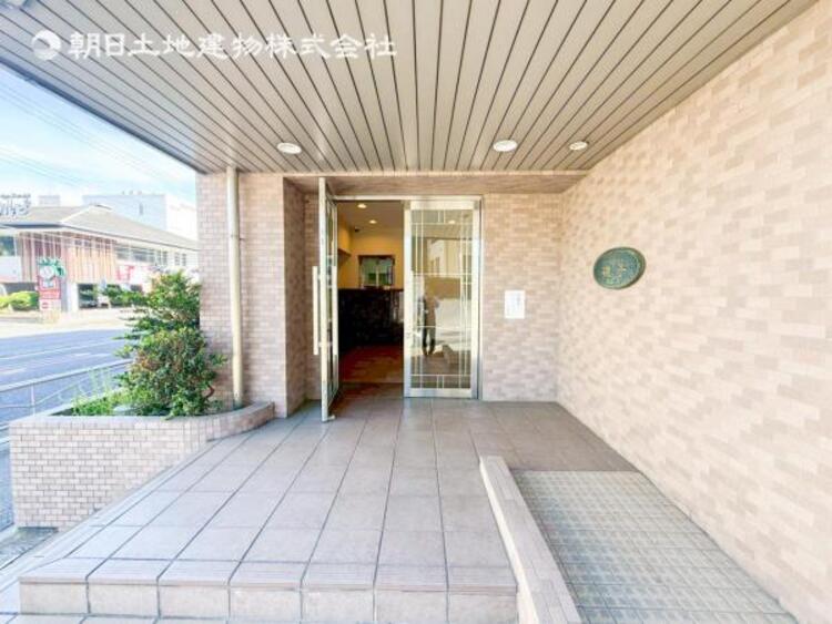 エントランス 【エントランス】重厚感の溢れるエントランスはマンションの顔！帰宅時、来客時に誇れる空間を演出します！ 