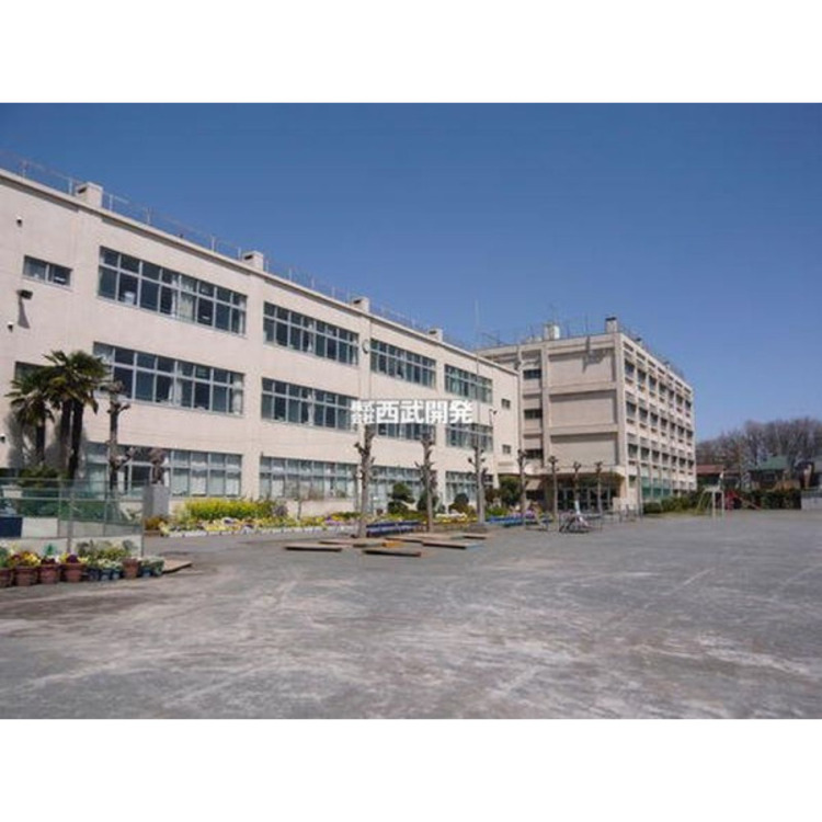 周辺 入間市立藤沢小学校(約300m)