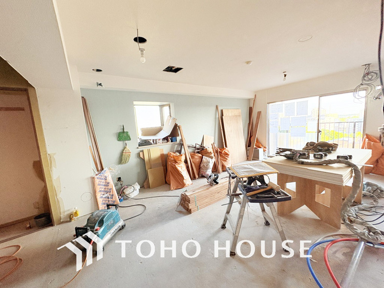 内装 広がりのある住空間、家族が集まるリビング・ダイニング（工事中です）