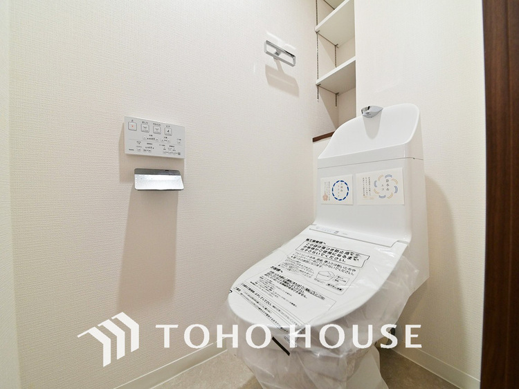 トイレ 清潔な洗浄機能付温水シャワートイレ