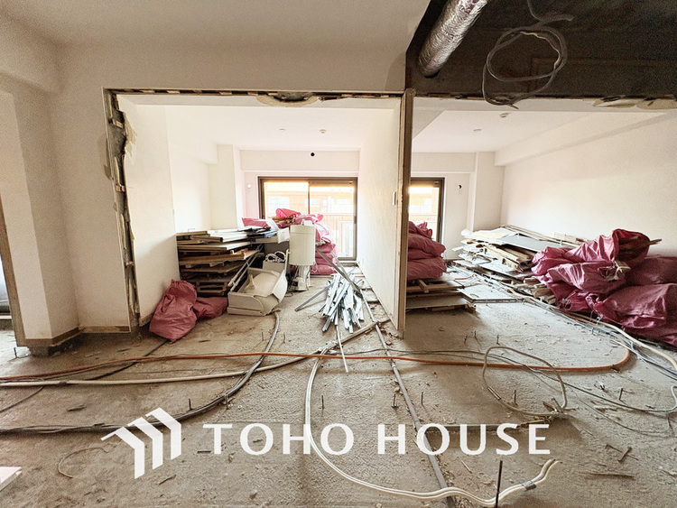 内装 広がりのある住空間、家族が集まるリビング・ダイニング（工事中です）