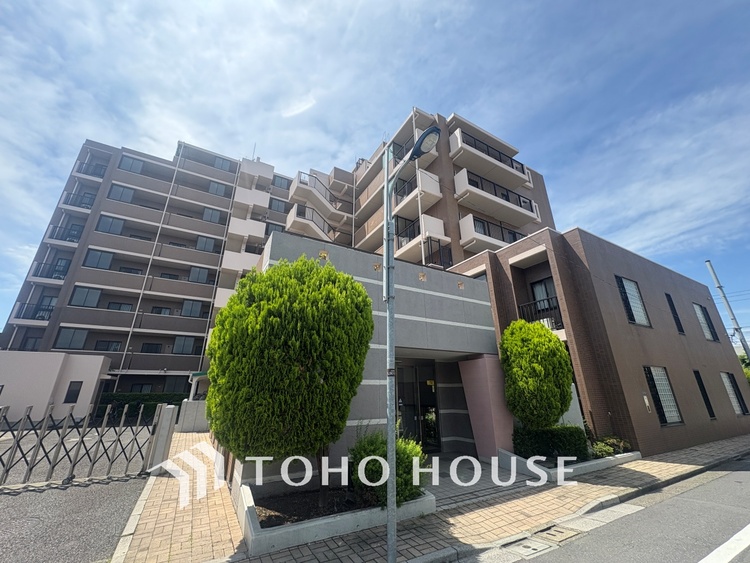 外観 漂う上質な空気感、マンションに入れば「おかえりなさい」と笑顔で迎えてくれるエントランス。最良の心配りを感じるマンションでした。