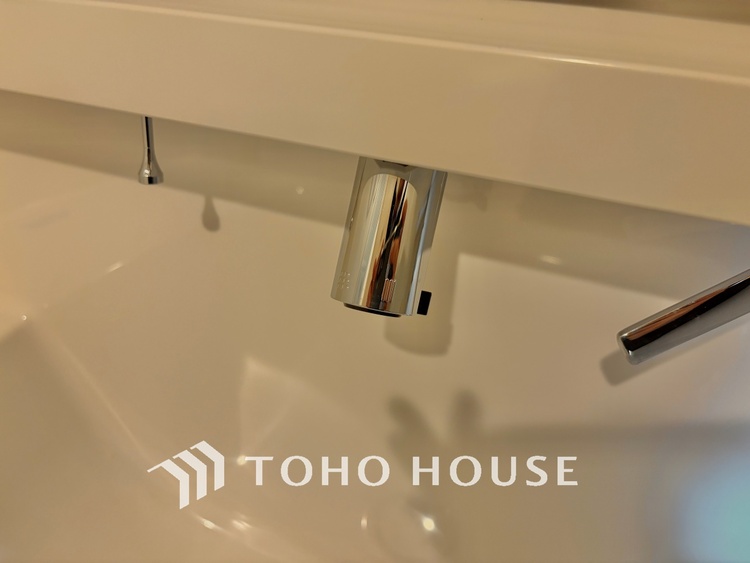 洗面 気持ちの良い朝をつくりだし、夕方には笑顔を取り戻させてくれるミラー。パウダールームはいつでも本来の自分を取り戻せる空間。明るく仕上げてあります。