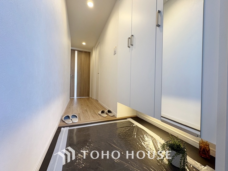 収納 【closet】奥行きのあるクローゼットを採用。衣装ケースや、掃除機といった電化製品まで多くの物を収納できるようなつくりになっております。是非一度、ご自身の目でお確かめ下さい。