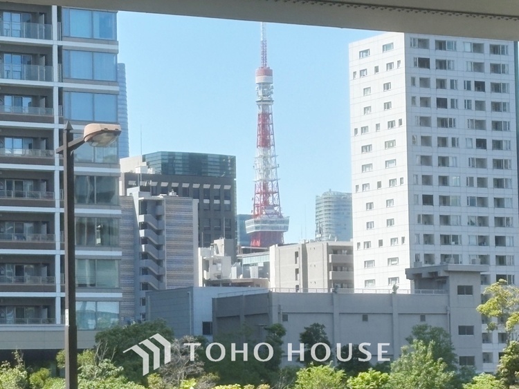 その他 ◆木漏れ日◆の様な採光が優しく足元を照らし、心地いい暮らしの道しるべを写し出す。この空間で過ごす家族との語らいの時間がとても素敵で幸せを感じるかもしれない。【Holiday of a home】