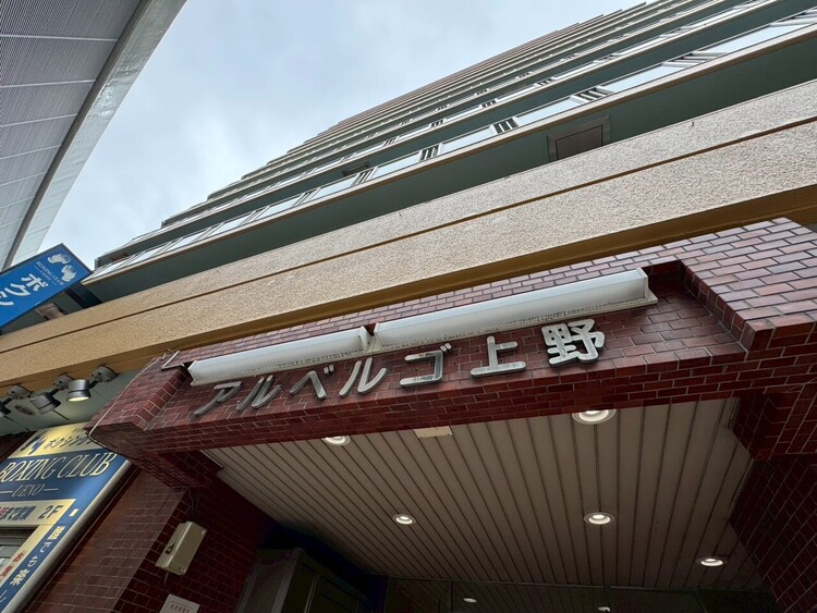 その他 スタイリッシュなエンブレム。お洒落なマンションは入り口から。