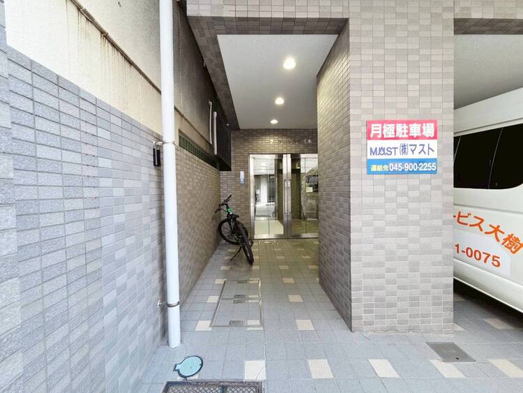 その他 上質感漂う玄関アプローチです。