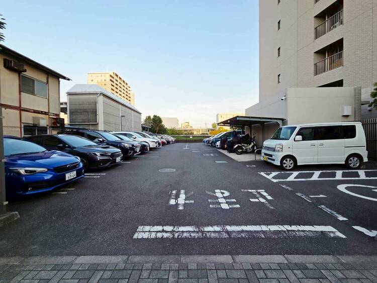 その他 駐車スペースが嬉しいですね。※空き状況は都度ご確認下さい。