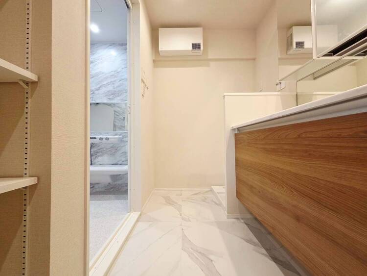 その他 十分な広さの脱衣所。