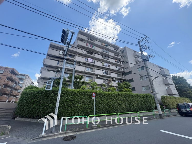 外観 漂う上質な空気感、マンションに入れば「おかえりなさい」と笑顔で迎えてくれるエントランス。最良の心配りを感じるマンションでした。