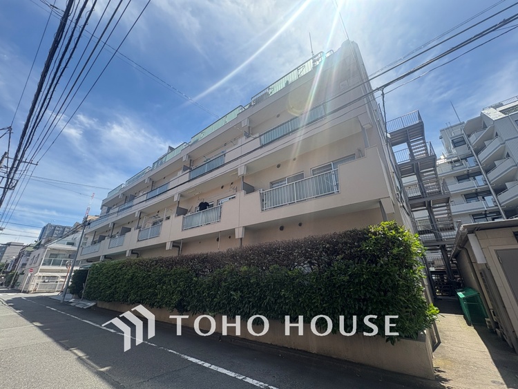 外観 漂う上質な空気感、マンションに入れば「おかえりなさい」と笑顔で迎えてくれるエントランス。最良の心配りを感じるマンションでした。