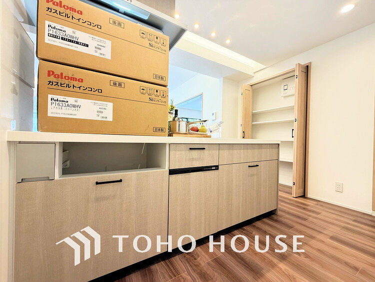 キッチン シンプルな部屋の雰囲気に溶け合うナチュラルキッチン