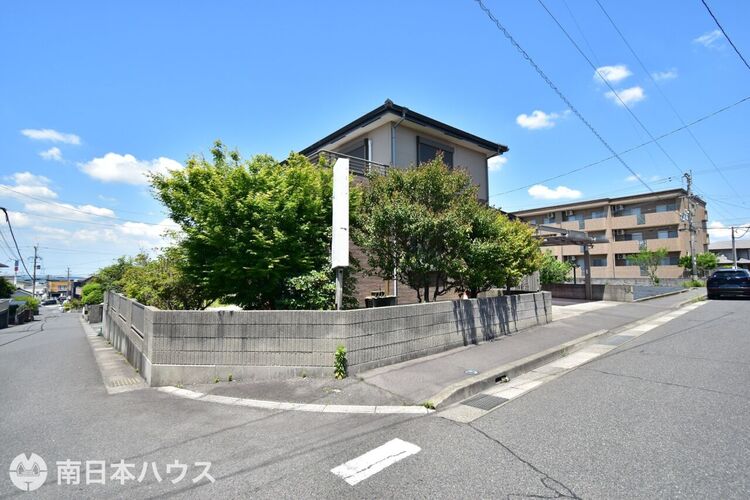 外観 【外観】令和8年5月14日　撮影東南角地で日当たり、通風良好なお家です♪